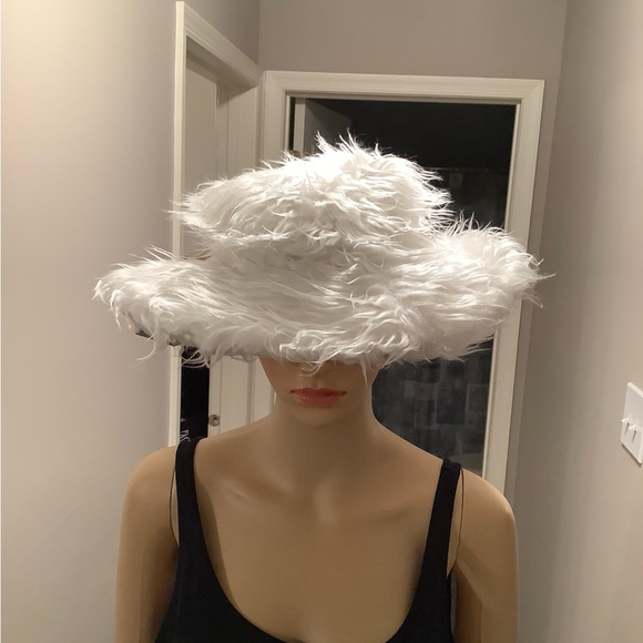 White Novelty Wide-Brimmed Faux Fur Costume Hat - Picture 1 of 7